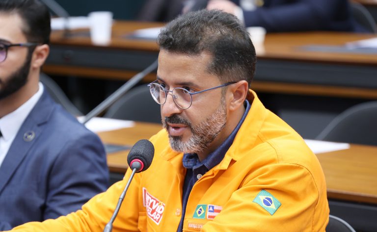 Debate na Câmara revela divergência sobre ações governamentais para conter preços de combustíveis