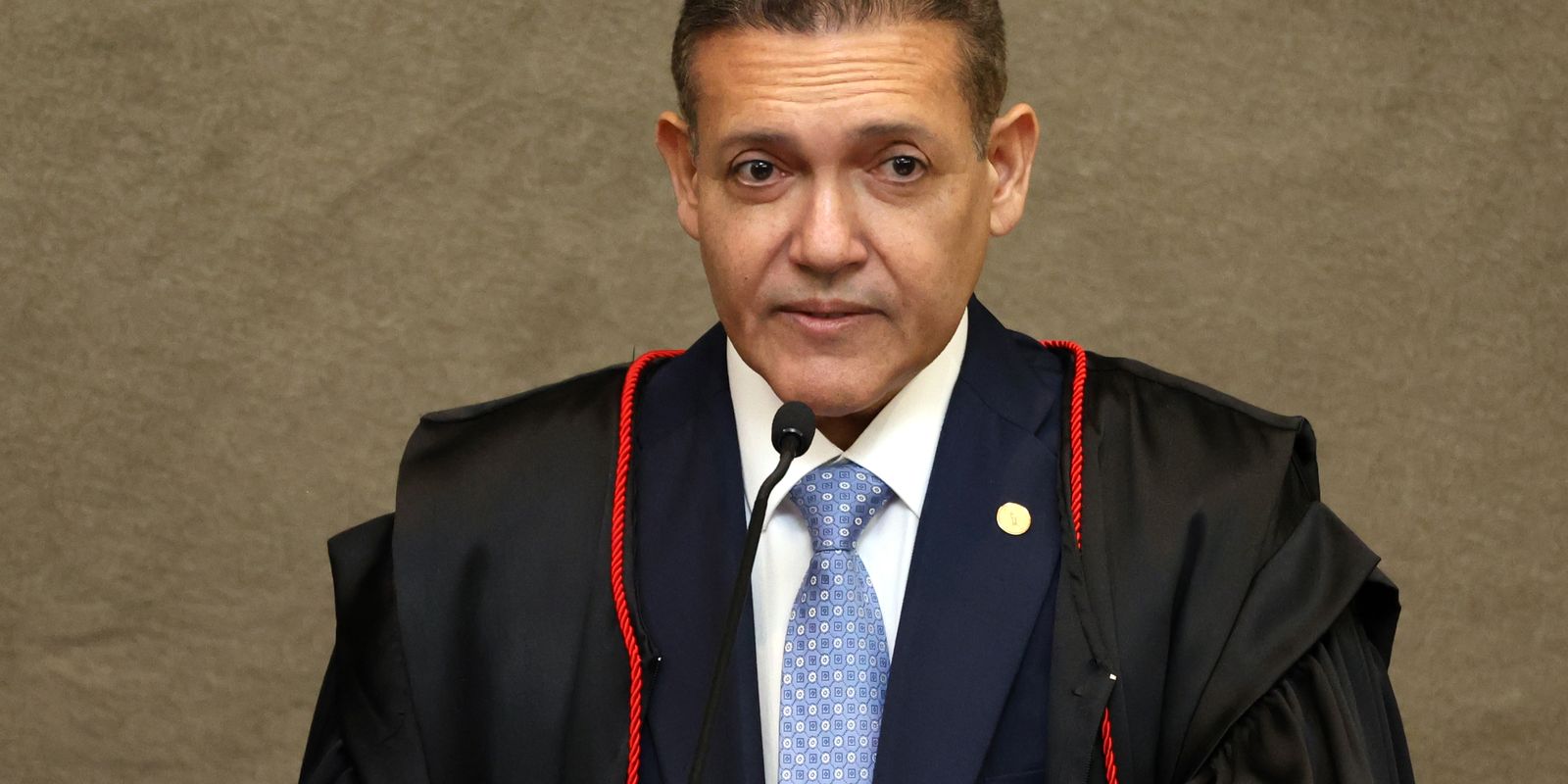 Nunes Marques assume presidência do TSE e aponta uso indevido de IA como desafio eleitoral
