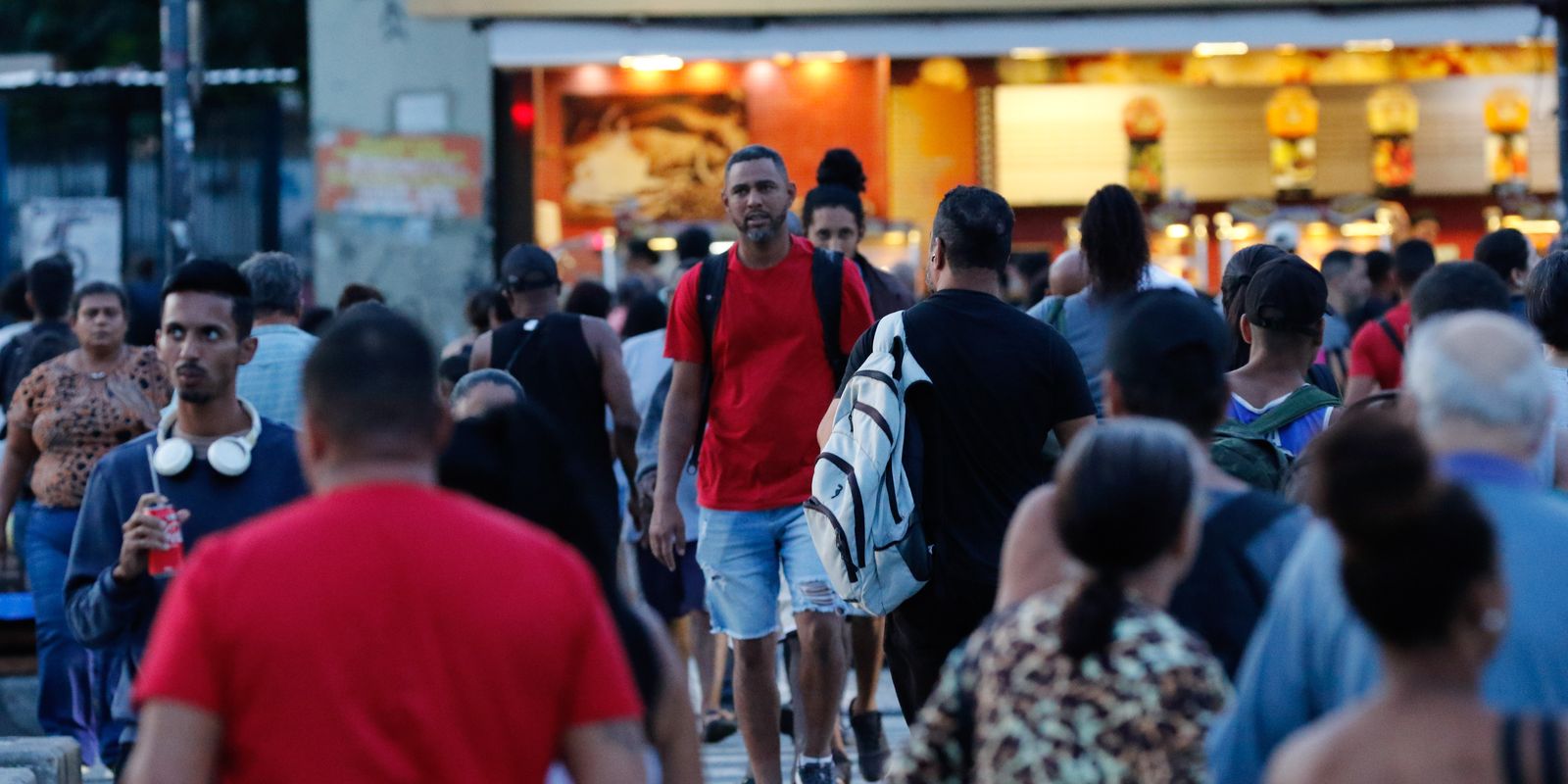 Taxa de desemprego atinge 5,8% em abril, informa IBGE