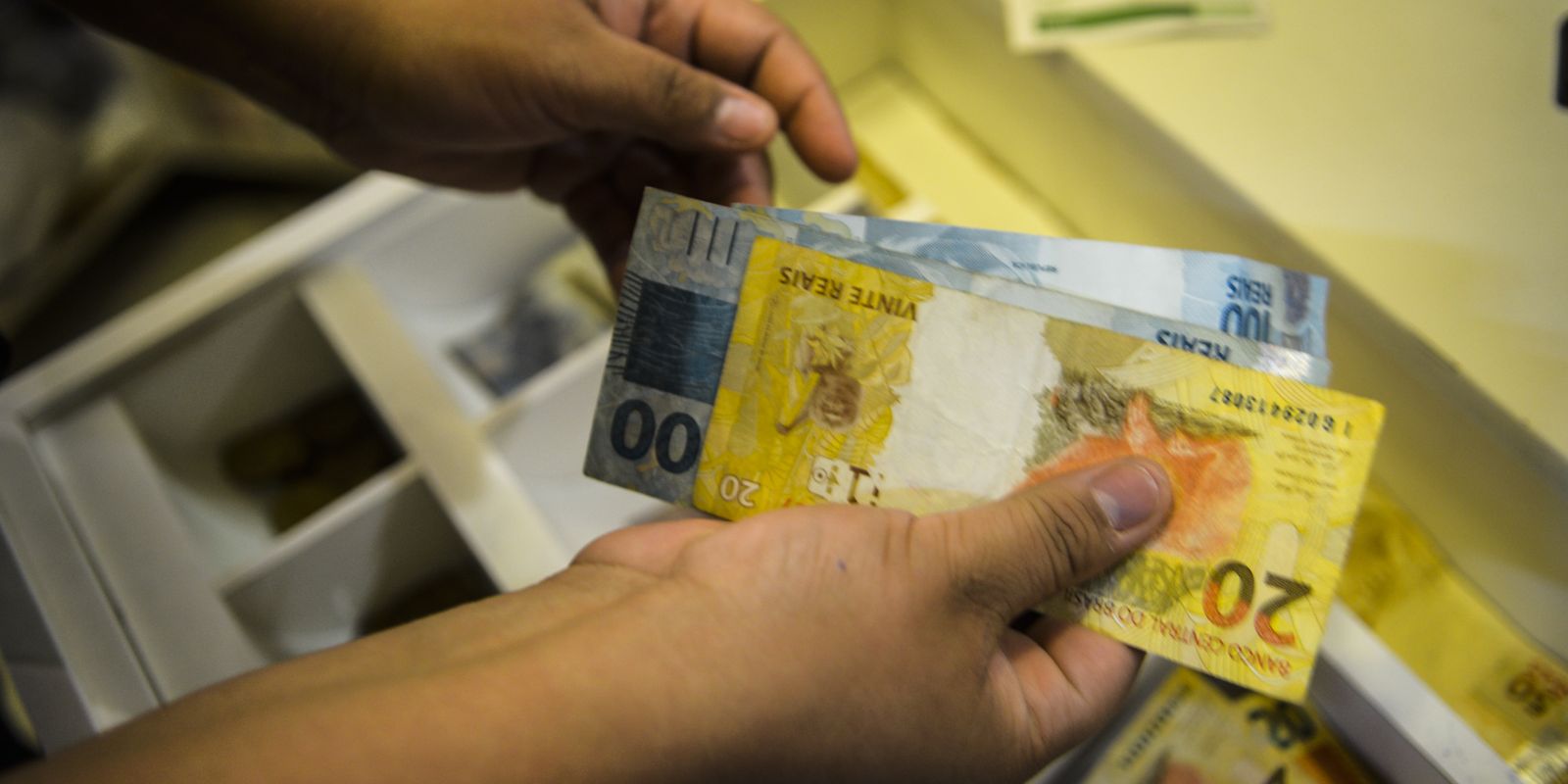 Rendimento médio do trabalhador atinge patamar recorde em 16 estados e DF