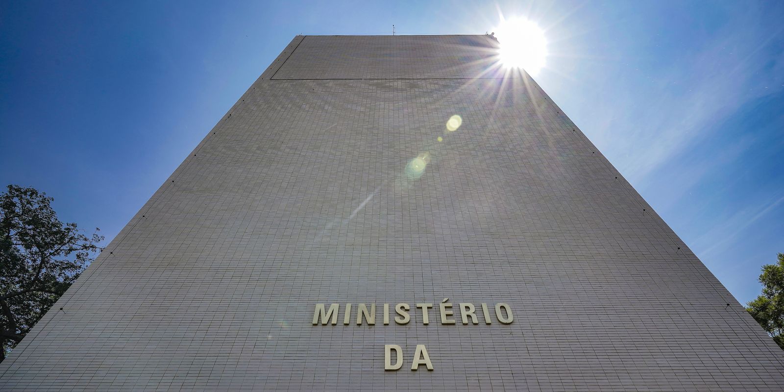 Executivo federal restringe R$ 22,1 bilhões do orçamento de 2026