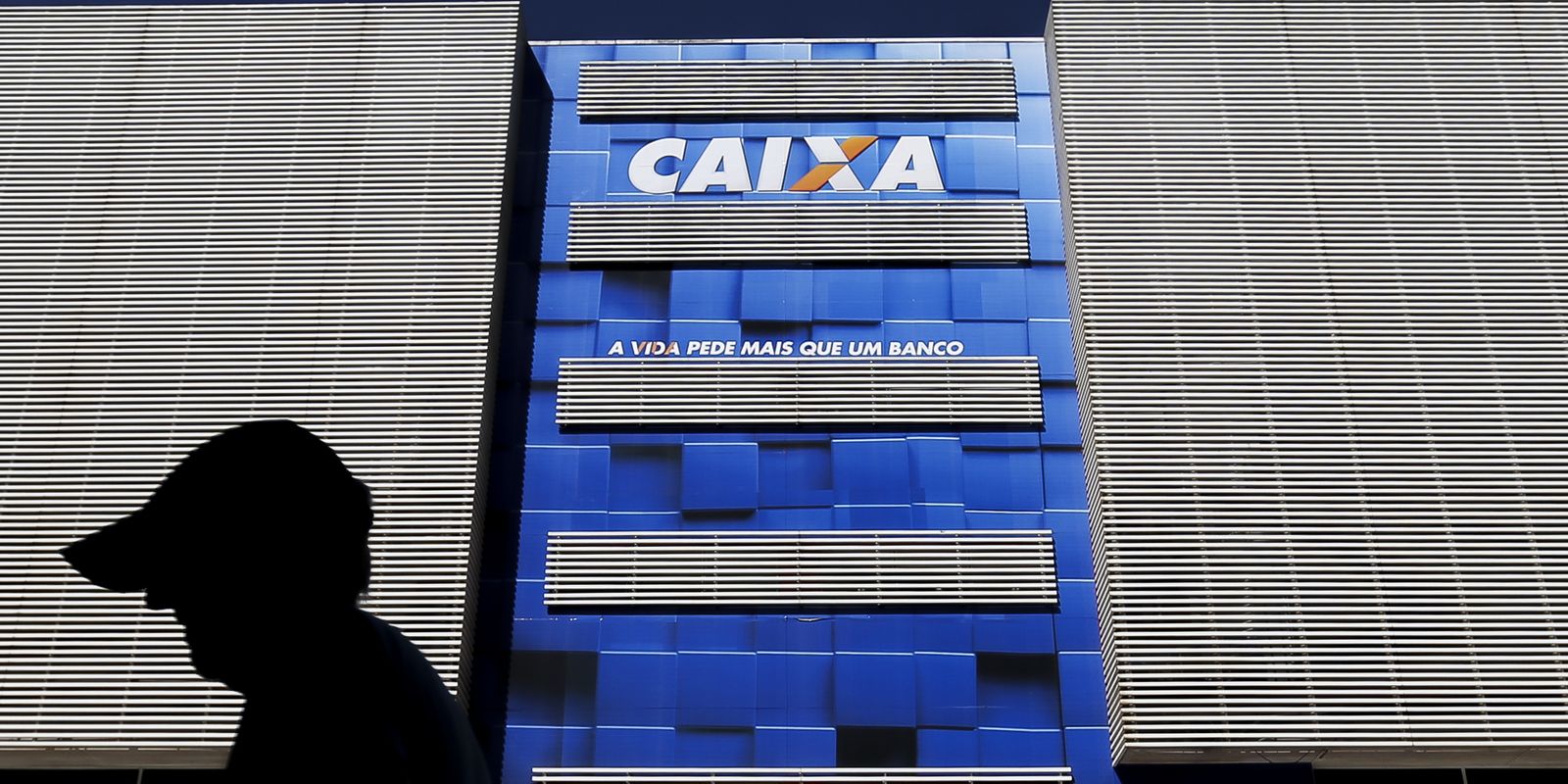 Lucro da Caixa tem queda de 34% no primeiro trimestre devido a novas normas do Banco Central