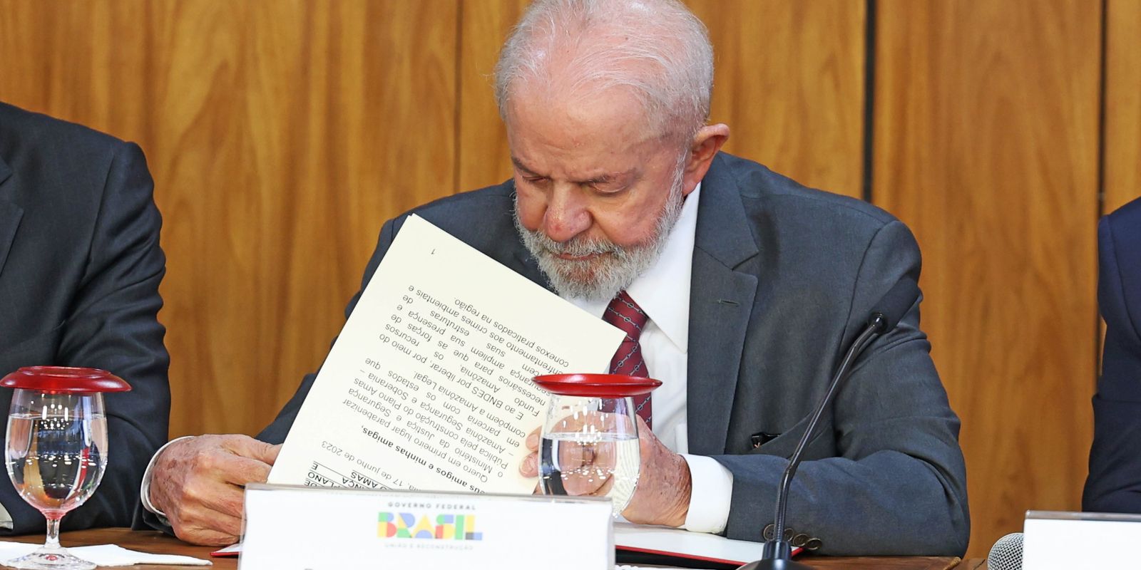 Lula veta proposta que equiparava estágio a experiência profissional