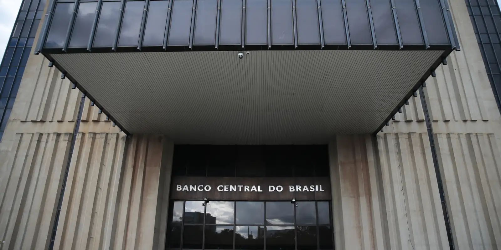 Mercado financeiro eleva projeção de inflação para 4,92% em 2026