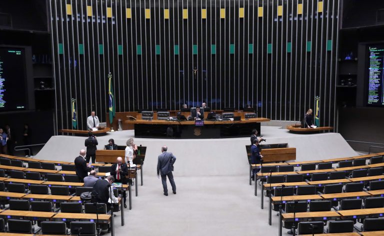 Minirreforma eleitoral autoriza programa de recuperação fiscal para partidos