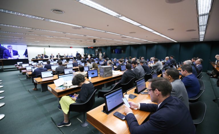 Relatório de consultorias orçamentárias destaca desafios para estabilização da dívida pública na LDO 2027