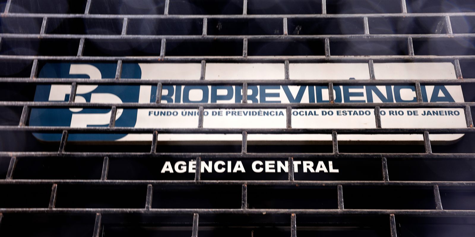 Operação Compliance Zero mira ex-governador Cláudio Castro por aportes de R$ 3,6 bilhões da RioPrevidência no Banco Master