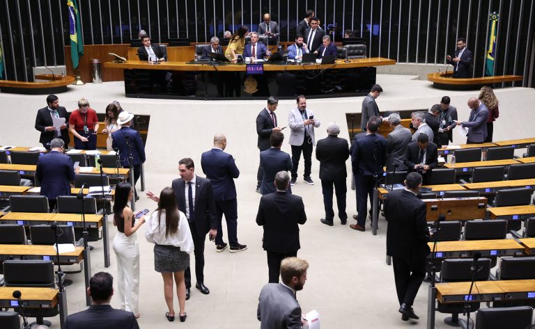 Câmara dos Deputados analisa proposta de subsídios para impulsionar a indústria de fertilizantes no Brasil