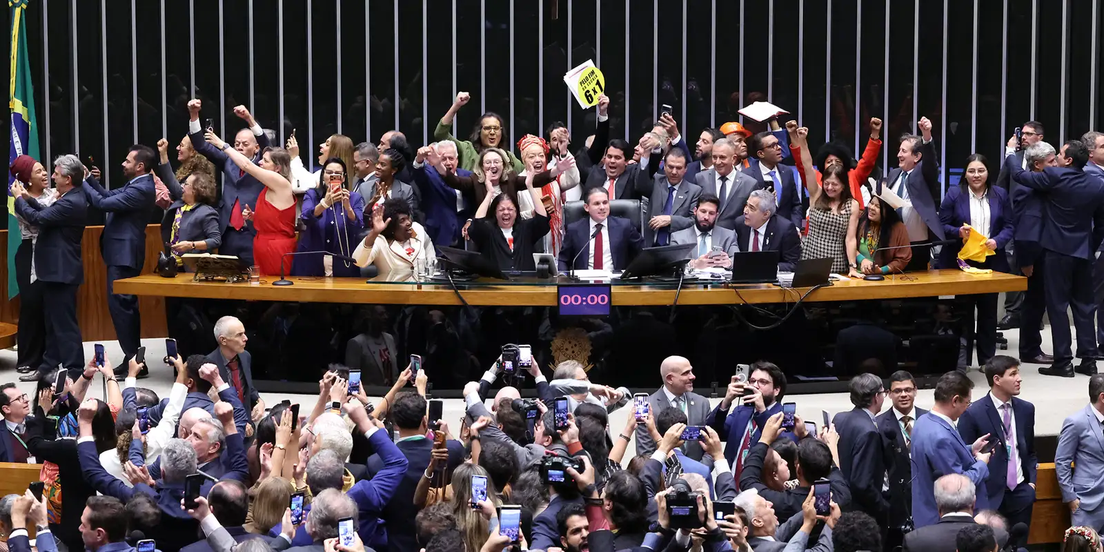 Câmara dos Deputados aprova PEC que encerra a escala 6x1 e altera a jornada de trabalho