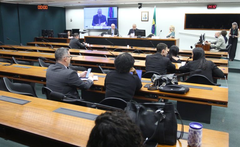 Setor hoteleiro expressa preocupação com projeto de lei sobre horários de hospedagem