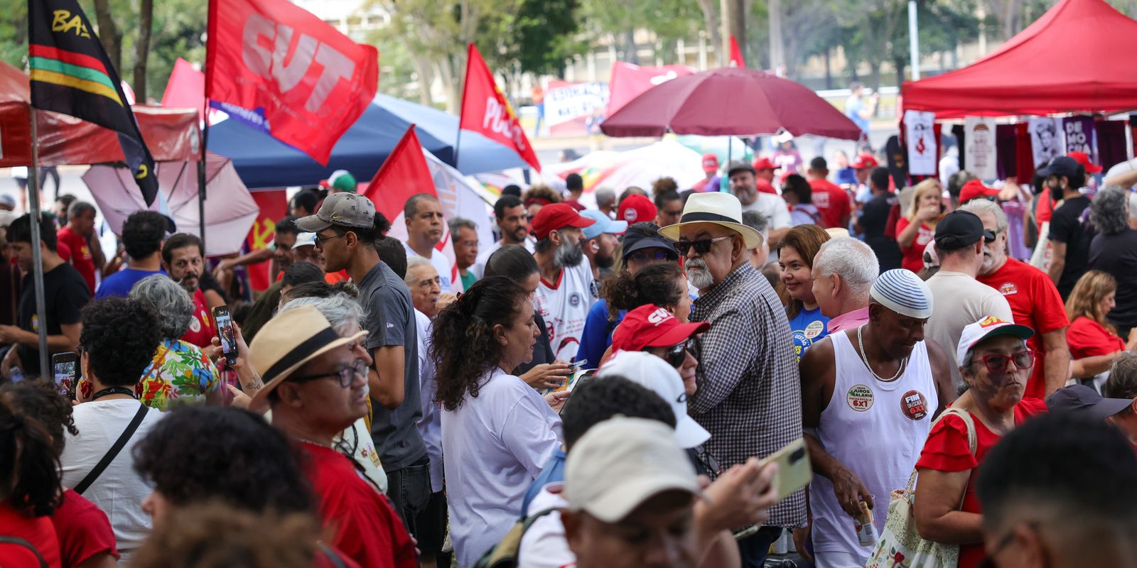 Centrais sindicais promovem ato em defesa do descanso e contra a jornada 6x1