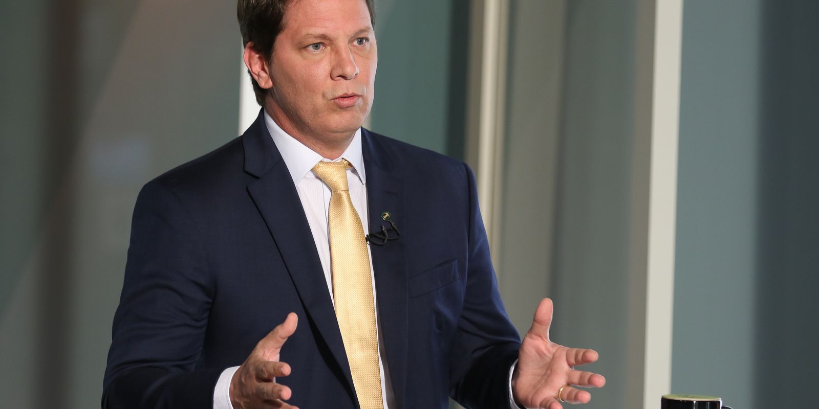Supremo Tribunal Federal não consegue notificar Mário Frias sobre investigação de filme de Bolsonaro