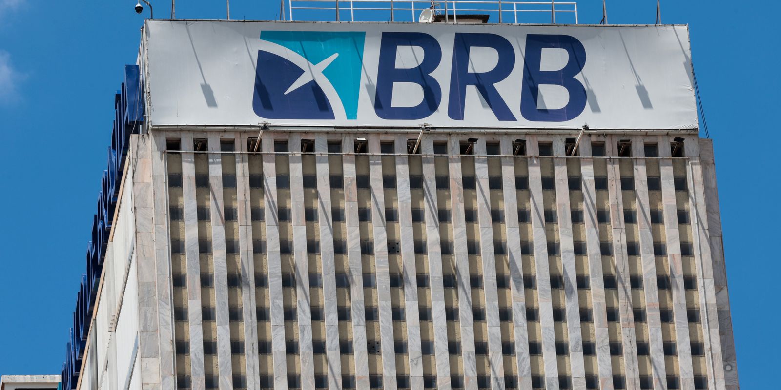 STF adia análise sobre uso de bens públicos para resgate do BRB