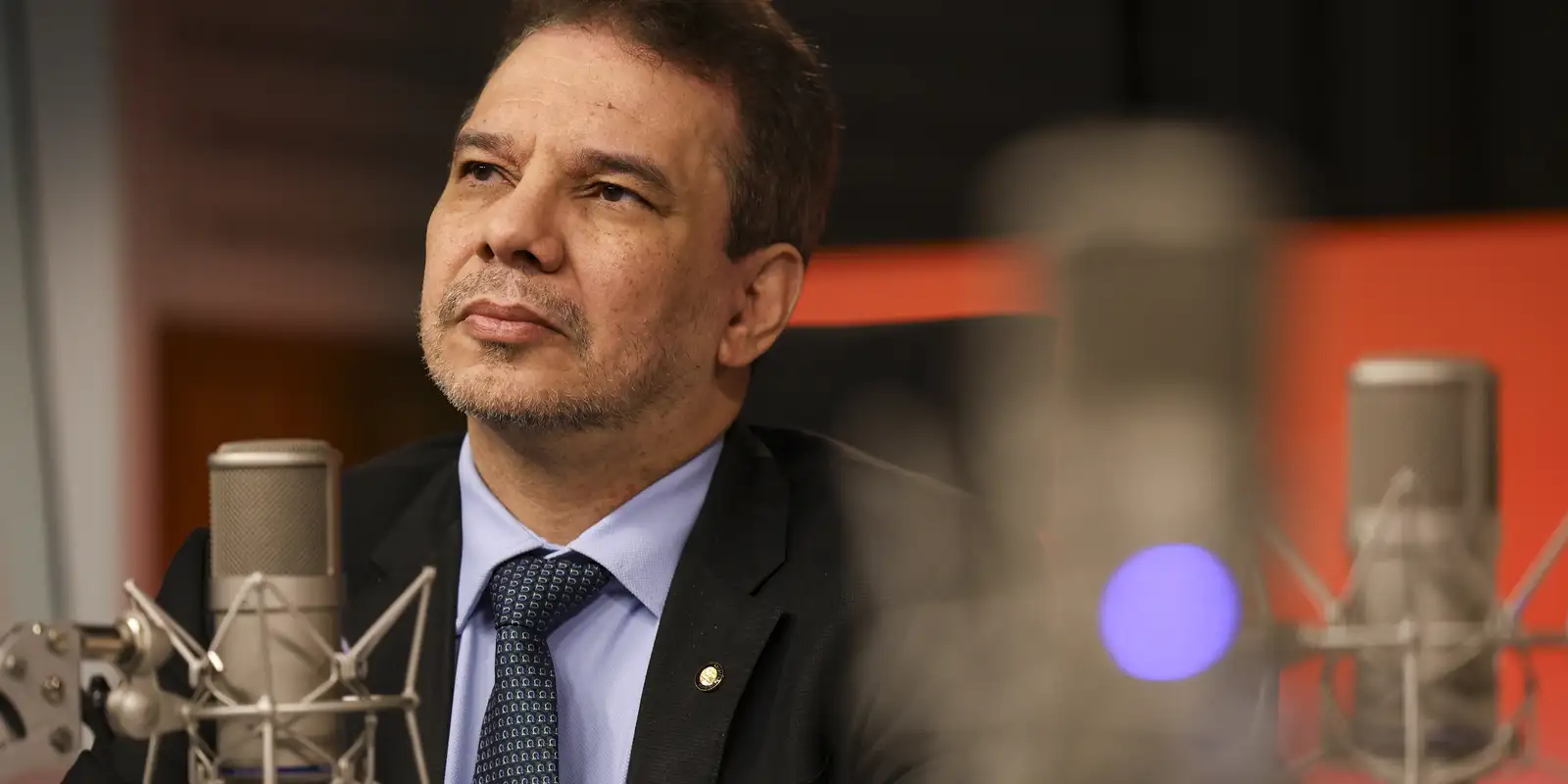 Ministro da Justiça visa eliminar a 'marca de escritório do crime' de presídios