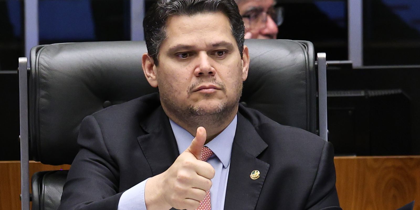 Alcolumbre defende debate aprofundado para PEC da 6x1 e sugere aprimoramentos