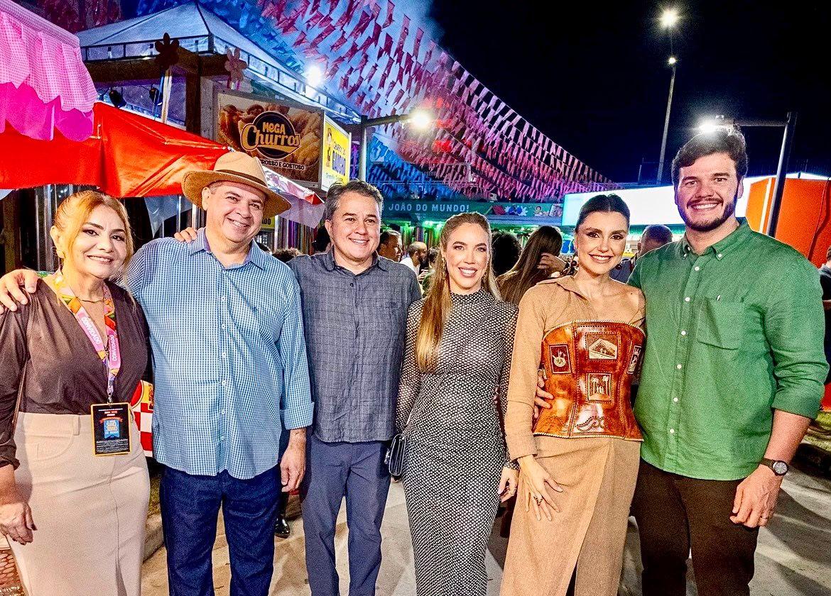 Ao lado de Bruno, Efraim prestigia abertura do Maior São João do Mundo e reúne lideranças de toda a Paraíba