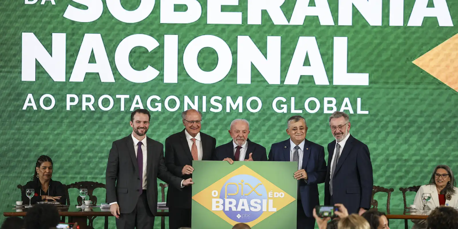 Ministro Durigan defende soberania e o Pix em cenário de desafios econômicos