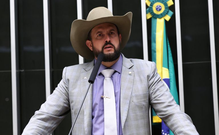 Comissão da Câmara aprova auxílio para veículos a diesel em resposta ao aumento do biodiesel