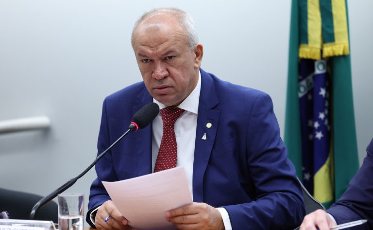 Comissão da Câmara aprova cota de 15% no Minha Casa, Minha Vida para famílias com renda de até R$ 1,8 mil