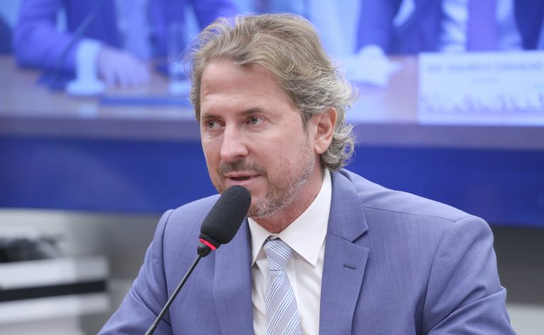 Comissão de Educação aprova diretrizes para fomentar o trabalho voluntário e a solidariedade