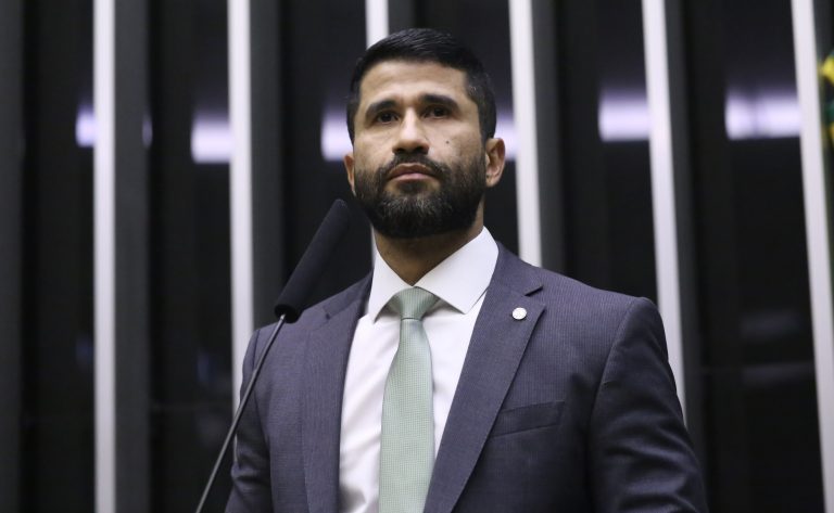 Comissão da Câmara aprova reconhecimento de certificação para bombeiro mergulhador