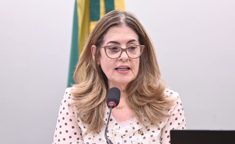 Comissão da Câmara aprova regras para uniformes que protegem a dignidade do trabalhador