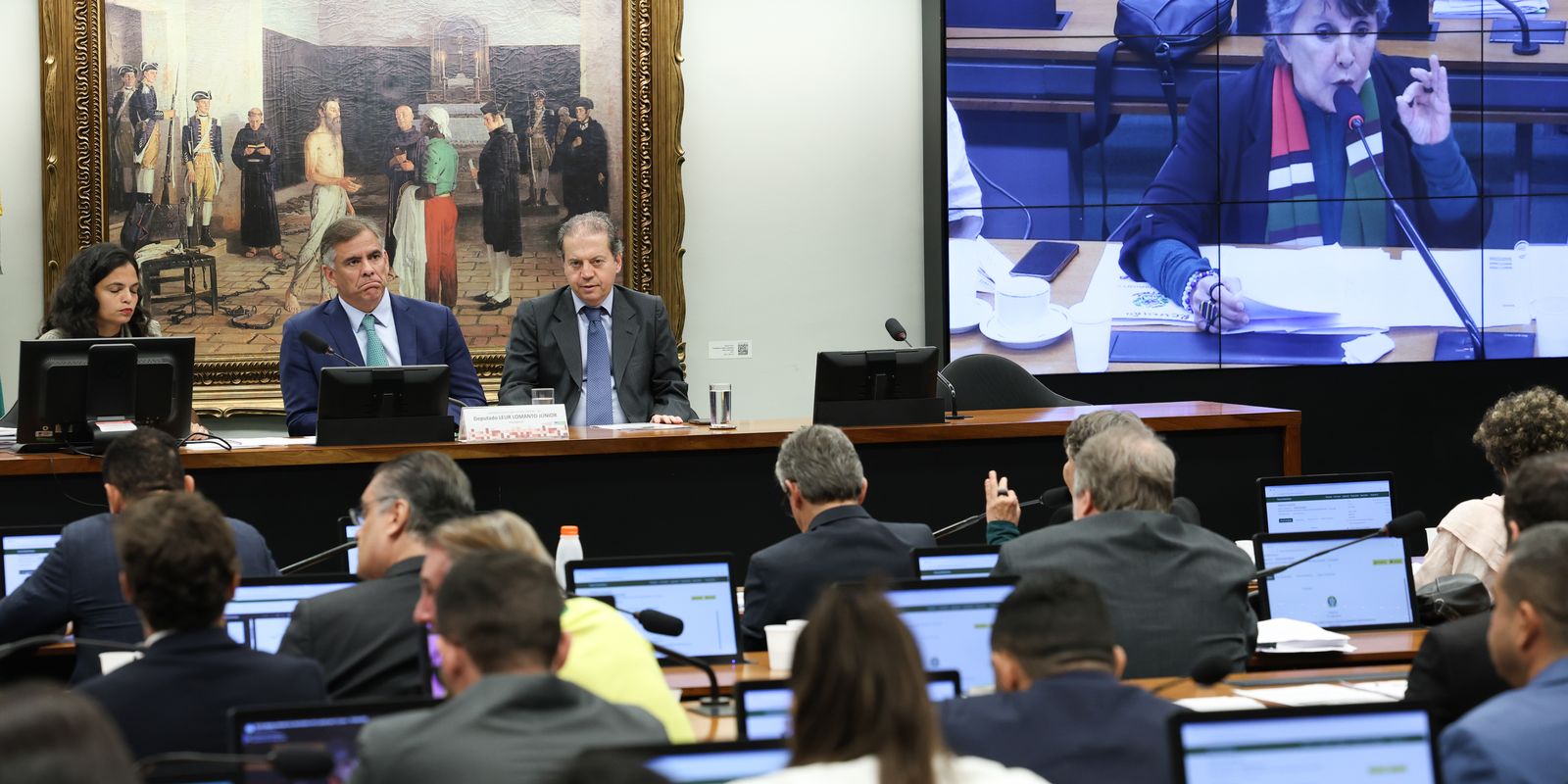 Câmara dos Deputados aprova PEC que reduz maioridade penal para 16 anos