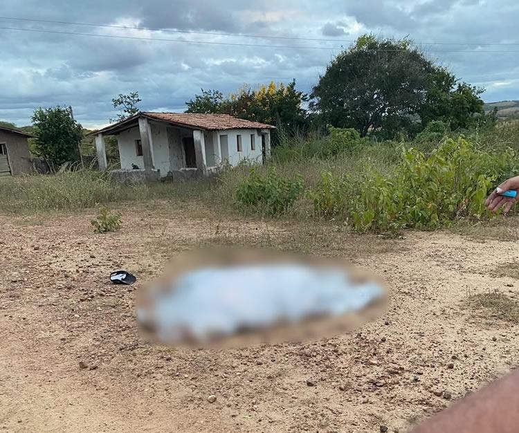 Homem é preso suspeito de feminicídio em Bonito de Santa Fé após agressão com faca e madeira