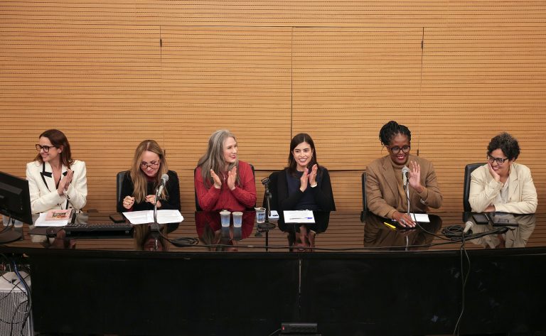 Deputada Tabata Amaral debate projeto de criminalização da misoginia e mira punição na internet em São Paulo