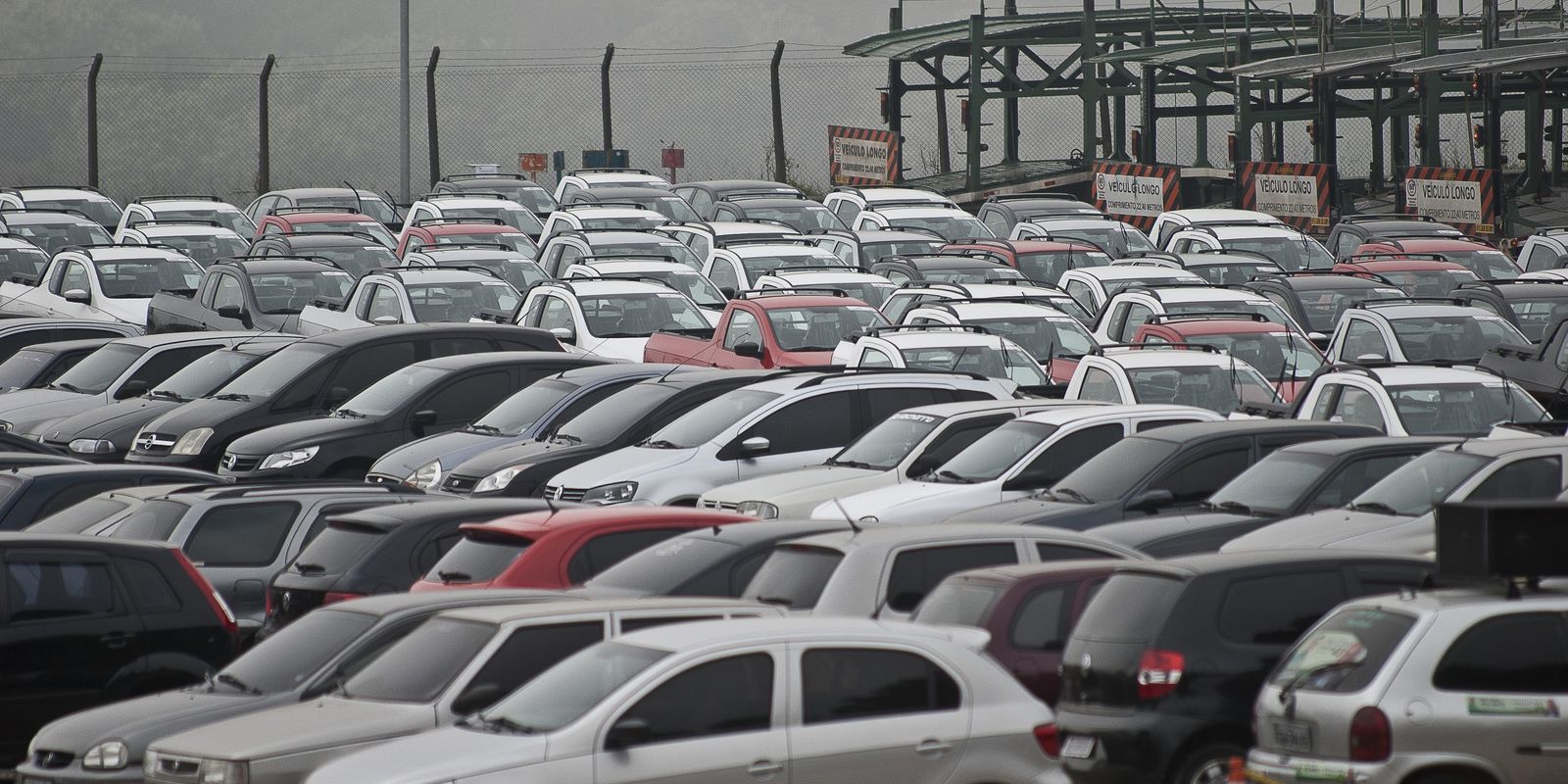 Vendas de veículos novos no Brasil crescem 15% até maio, informa Fenabrave