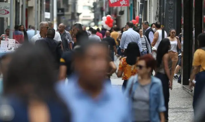 Inicia pagamento do abono salarial para nascidos em março e abril