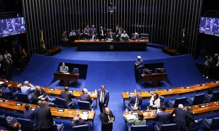 Alcolumbre adia votação da PEC do fim da escala 6x1 no Senado