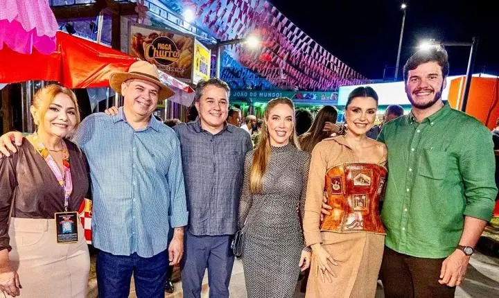Ao lado de Bruno, Efraim prestigia abertura do Maior São João do Mundo e reúne lideranças de toda a Paraíba