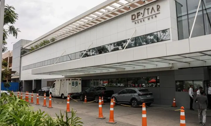 Bolsonaro é hospitalizado em UTI com broncopneumonia bilateral