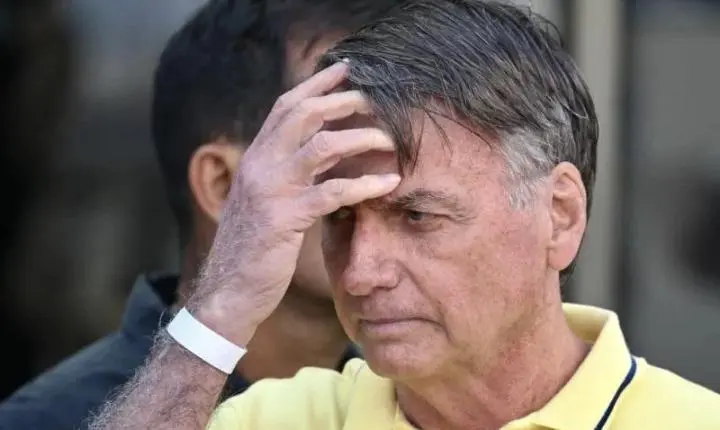 Bolsonaro passa mal durante a madrugada e é levado às pressas para hospital em Brasília