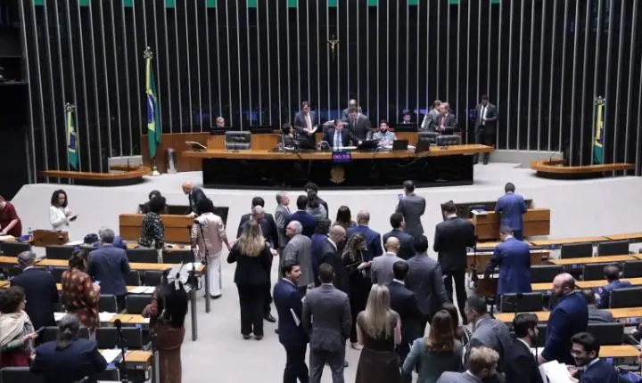 Câmara dos Deputados pode votar piso salarial de professores e projetos sobre fertilizantes e seguro rural nesta quarta
