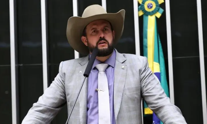 Comissão da Câmara aprova auxílio para veículos a diesel em resposta ao aumento do biodiesel