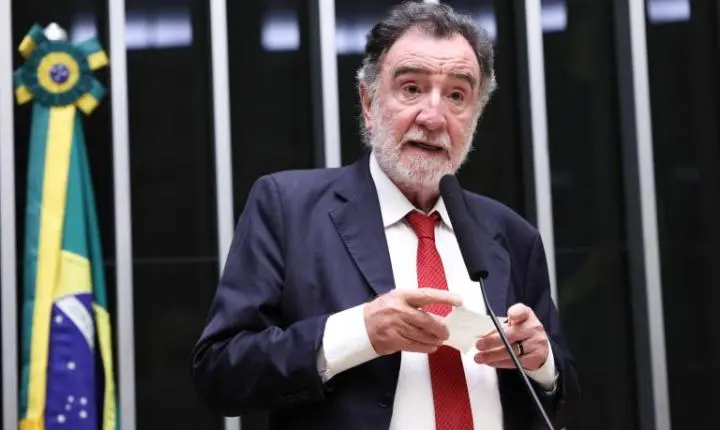 Câmara dos Deputados aprova critérios para colação de grau antecipada em universidades