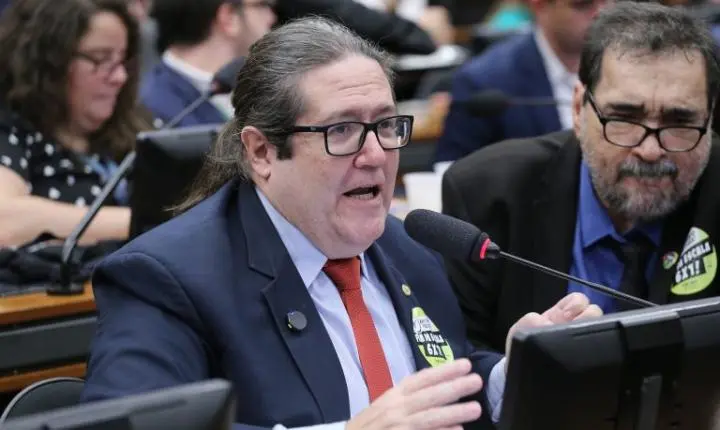 Comissão da Câmara aprova projeto que fortalece grêmios estudantis nas escolas