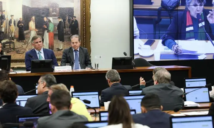 Câmara dos Deputados aprova PEC que reduz maioridade penal para 16 anos