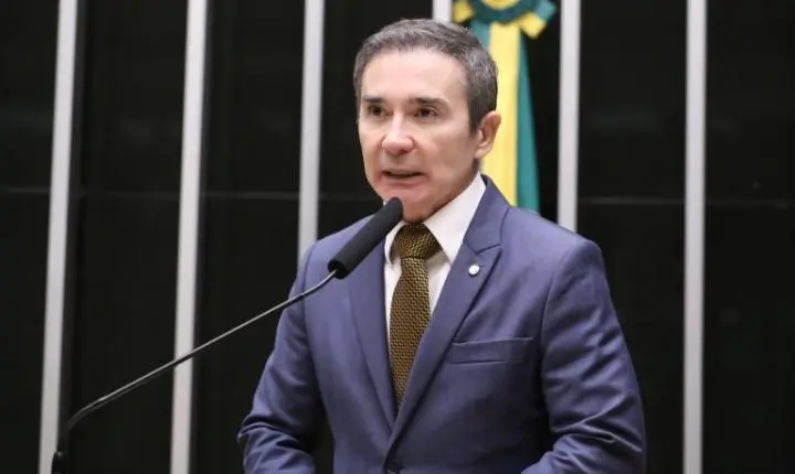 Educação: comissão aprova proibição de salas de aula improvisadas em escolas