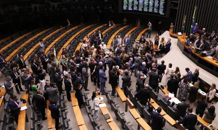 Congresso anula veto de Lula e valida projeto de lei da dosimetria