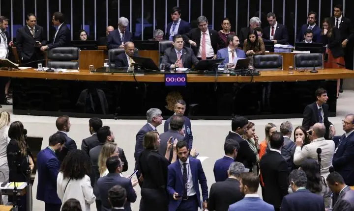 Veto de Lula ao PL da Dosimetria será analisado pelo Congresso em 30 de abril