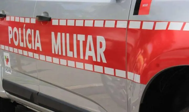 Criminosos armados invadem residência e fazem vítimas reféns no bairro Estação, em Sousa