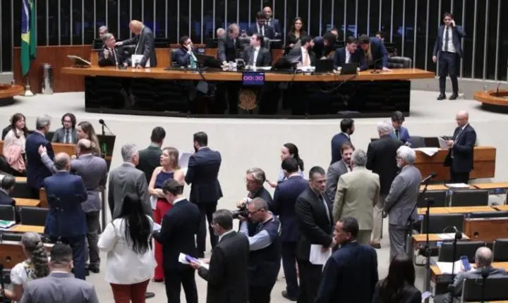 Deputados aprovam criminalização do aumento abusivo de preços de combustíveis