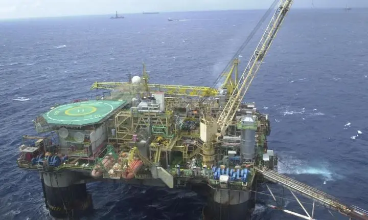 Brasil alcança pico histórico em produção de petróleo em meio a conflitos no Irã