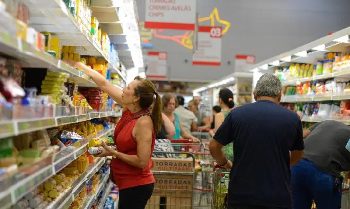 Debate sobre fim da escala 6x1: opiniões divididas sobre impactos econômicos