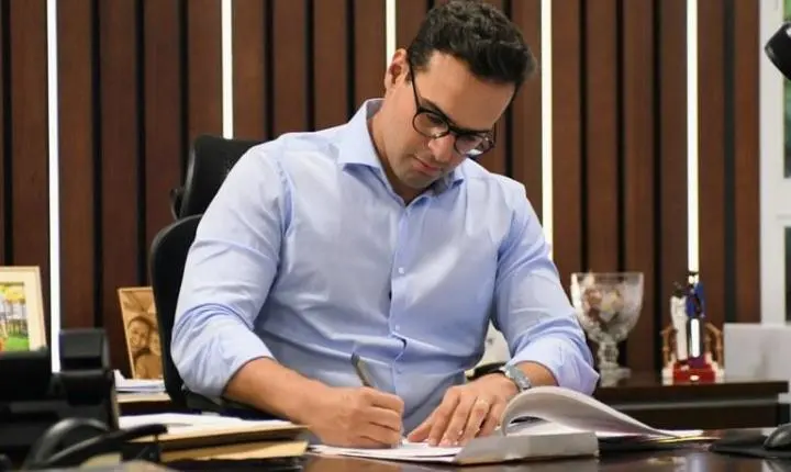 Governador assina promoção de 131 oficiais da Polícia Militar e Corpo de Bombeiros