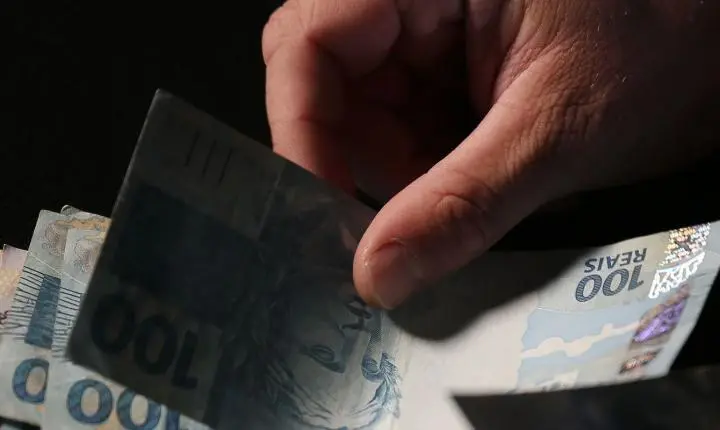 Governo estuda liberação do FGTS para quitação de débitos, revela Durigan