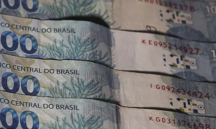 Governo federal projeta superávit primário de R$ 73 bilhões para 2027